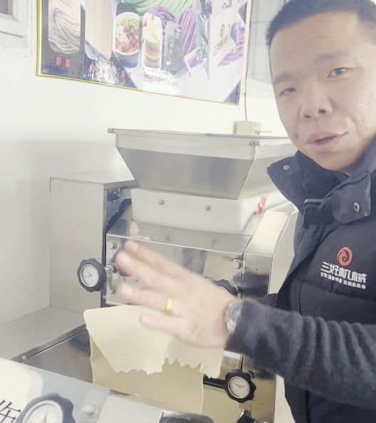 作為一個(gè)新手小白應(yīng)該怎么使用面條機(jī)制作面條？
